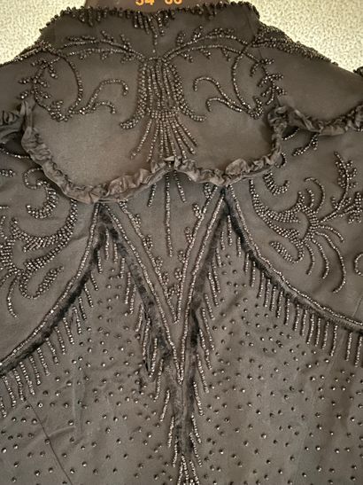 19-Long-sleeved black silk jacket, richly...