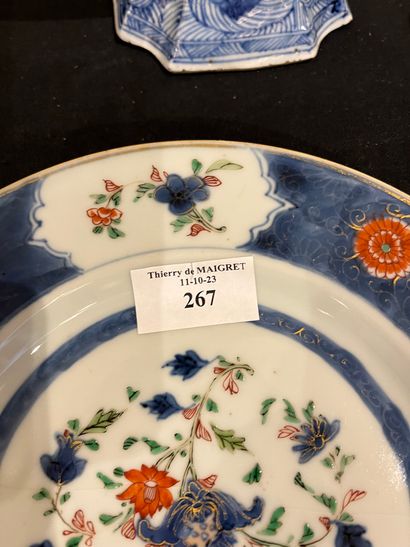 Lot of porcelain in the taste of China and...