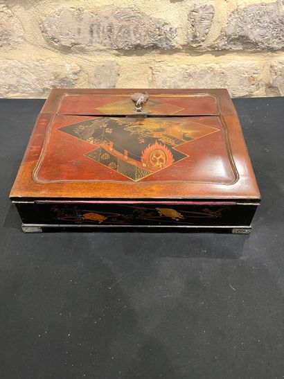 JAPAN
Lacquered wood writing desk decorated...