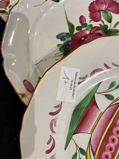Mannette of ancient and modern earthenware...
