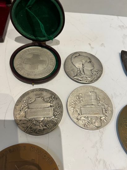 Lot de 3 médailles en bronze de Présidents...