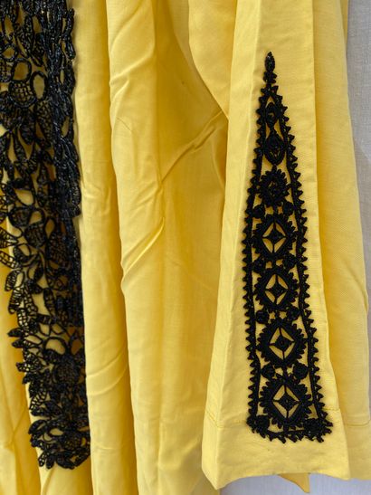 14 - Set of 2 dresses:
Yellow damask and...
