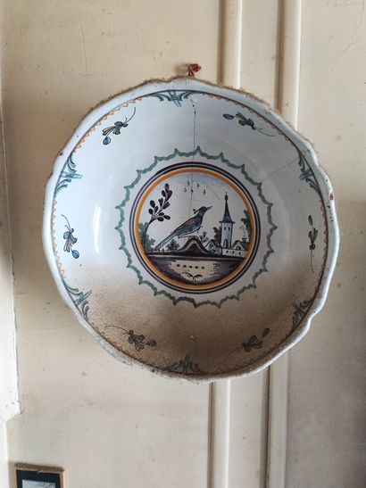 Lot de céramiques diverses : 
Deux plats...