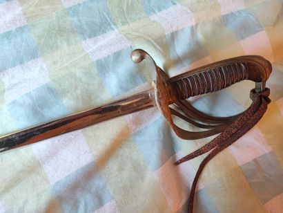 Sabre d'officier 
Troisième République 
Usures...