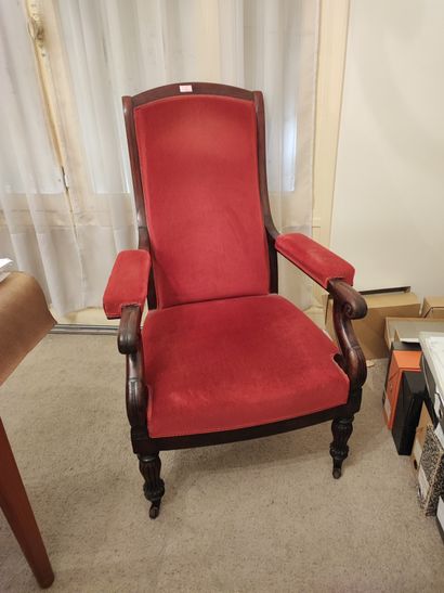Voltaire mahogany armchair. Late 19th century....