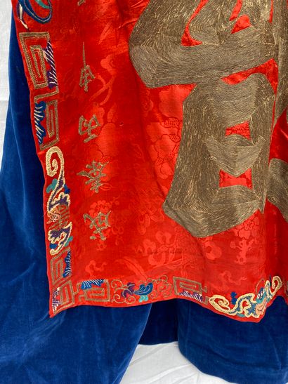 13 Set of 2 dresses: 
Long-sleeved blue velvet...