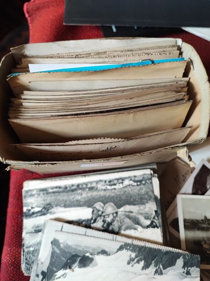 Lot of postcards including World War II,...
