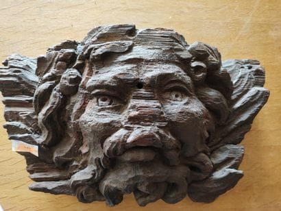 Mascaron en bois
Travail ancien 
Long : 40...
