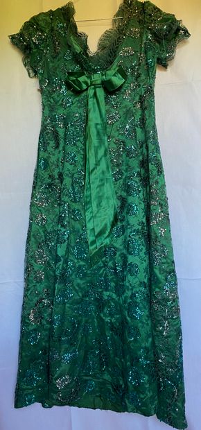 Long dress in green silk and green tulle...