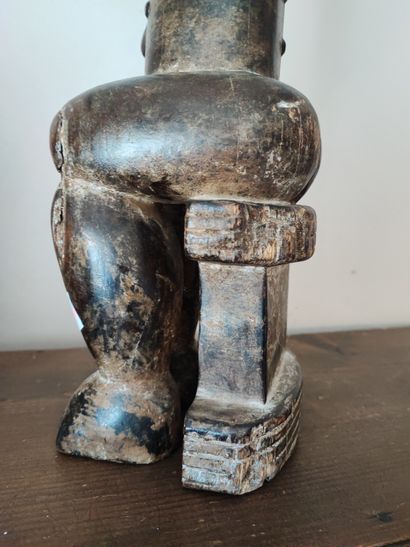Statue Atie (Côte d'Ivoire). 
Femme assise
Statuette...