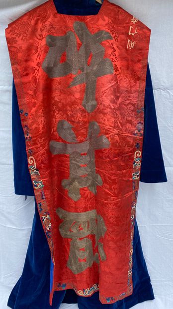 13 Set of 2 dresses: 
Long-sleeved blue velvet...
