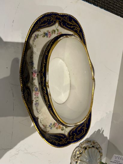 Dans le goût de Sèvres or modèle de Sèvres...