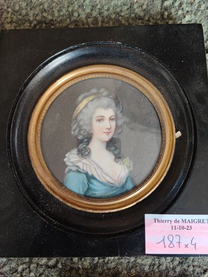 Lot de 4 miniatures Portraits. XVIIIe et...