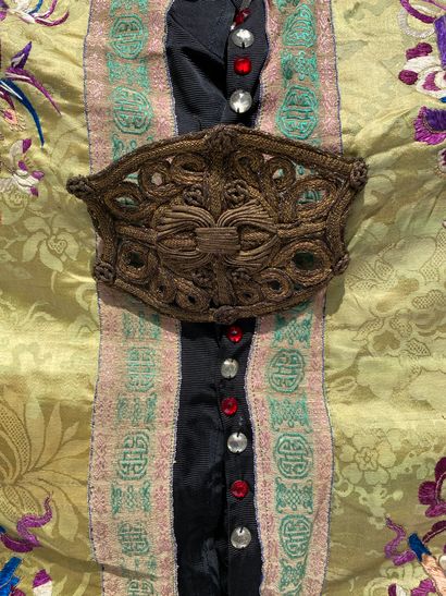 13 Set of 2 dresses: 
Long-sleeved blue velvet...