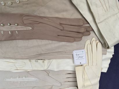 Reunion of 14 pairs of long ivory, beige...