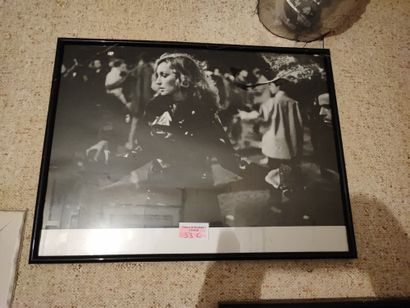 Lot of about 10 reproductions and photographs...