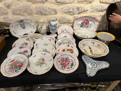 Mannette of ancient and modern earthenware...