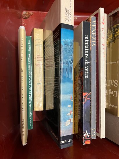 Two cases of art books including French faïence,...