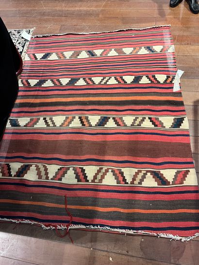 Un ensemble de quatre tapis Kilim
ref 14...