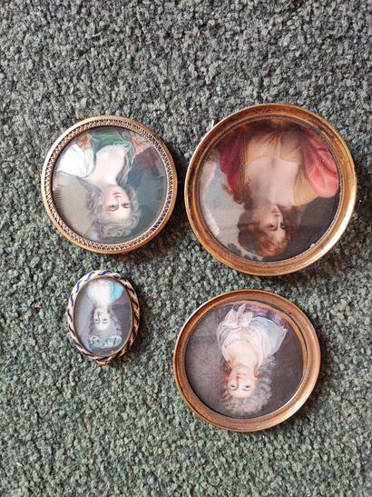 Lot de 4 miniatures Portraits. XVIIIe et...