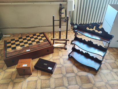 Lot de bibelots divers avec chevalet miniature,...