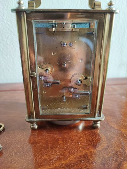 Pendulette de voyage 
Vers 1900
H : 14 cm...