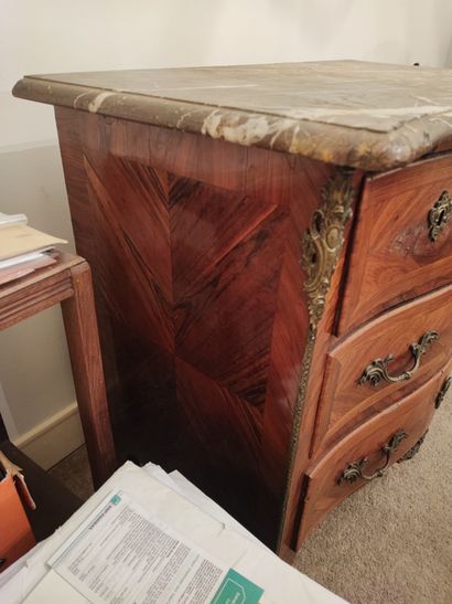 Veneered curved chest of drawers opening...