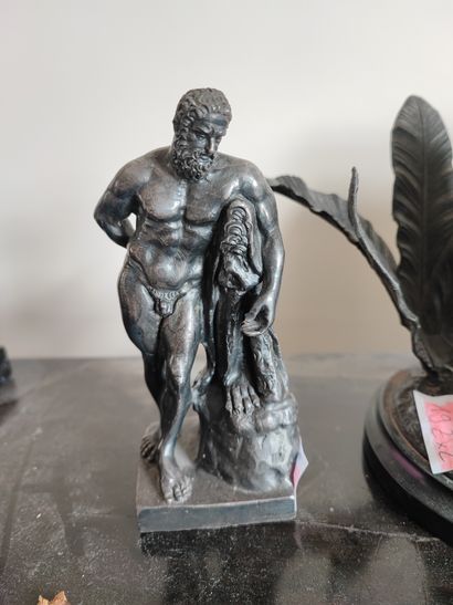 Lot de deux régules comprenant Encrier à...