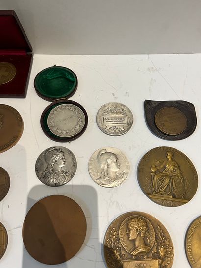 Lot de 3 médailles en bronze de Présidents...