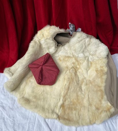 18- Cardinal's cape in red wool, two white...