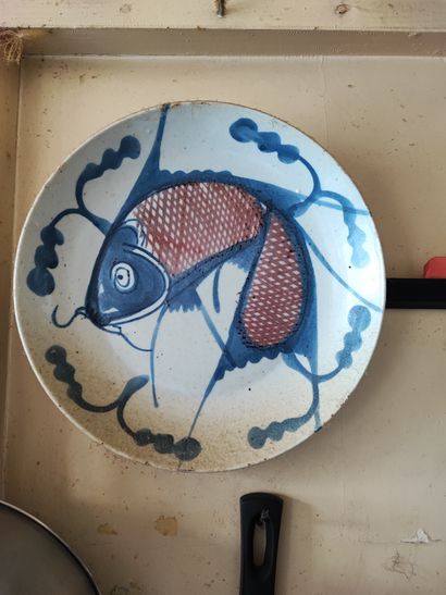 Lot de céramiques diverses : 
Deux plats...