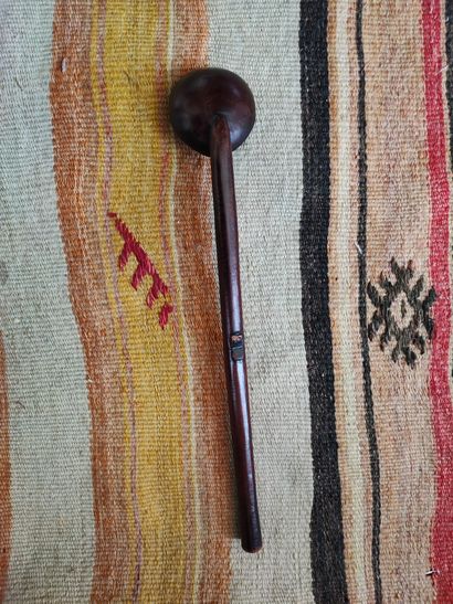 Cuillère Zulu en bois 
Long : 32 cm