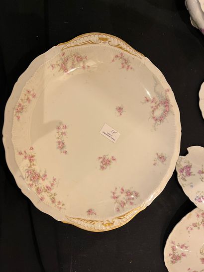 Porcelain manette including elements of a...