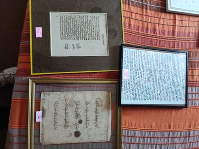 Lot comprenant : 
Deux pages du Coran
Une...