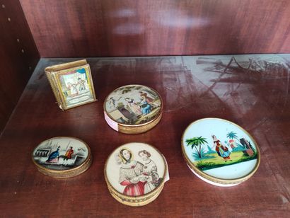 Lot de cinq boites romantiques en verre églomisé...