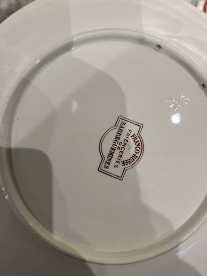Ceramics lot including a series of plates...