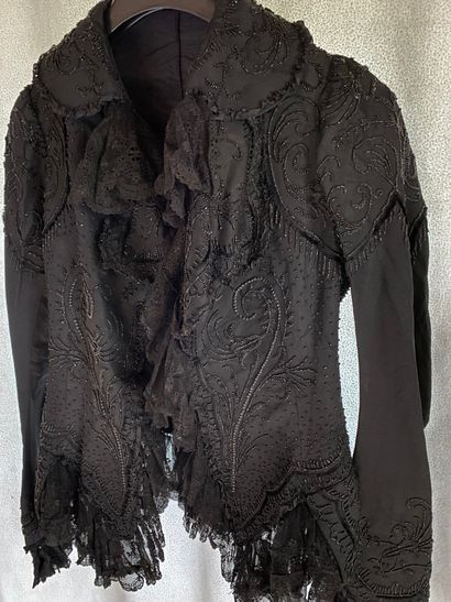 19-Long-sleeved black silk jacket, richly...