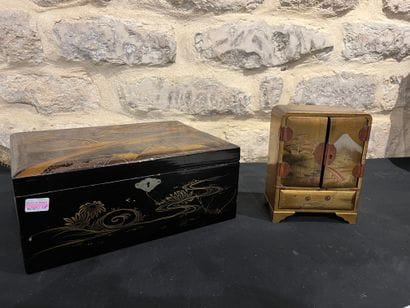 JAPAN
Lacquer box with a bridge crossing...