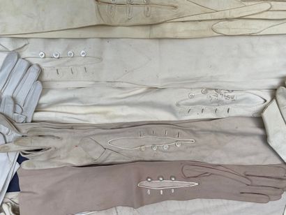 Reunion of 14 pairs of long ivory, beige...