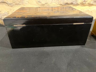 JAPAN
Lacquer box with a bridge crossing...