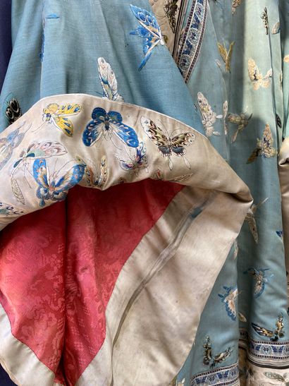 A Ladies' jacket in verdigris silk embroidered...