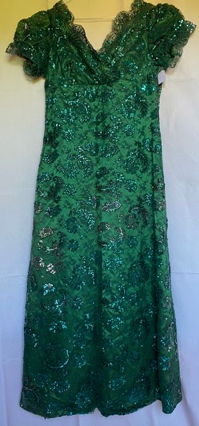 Long dress in green silk and green tulle...