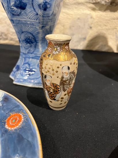 Lot of porcelain in the taste of China and...