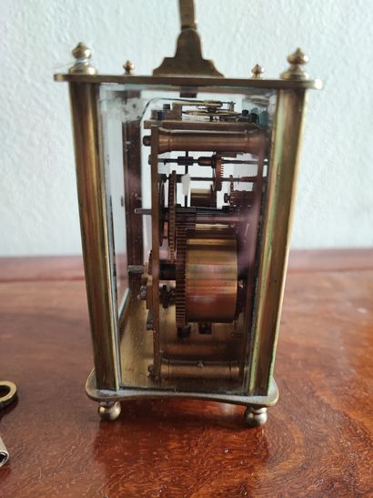 Pendulette de voyage 
Vers 1900
H : 14 cm...