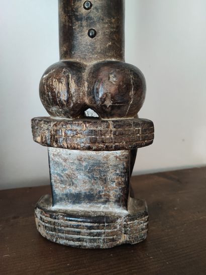 Statue Atie (Côte d'Ivoire). 
Femme assise
Statuette...
