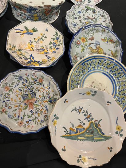 Mannette of modern earthenware including...