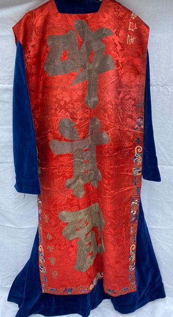 13 Set of 2 dresses: 
Long-sleeved blue velvet...