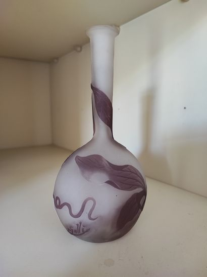 Dans le gout de Gallé. Quatre vases soliflores....