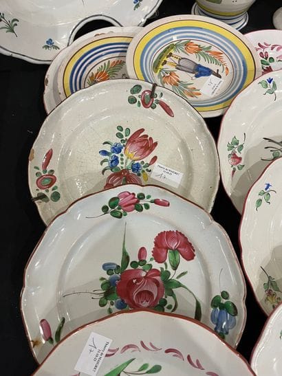 Mannette of ancient and modern earthenware...