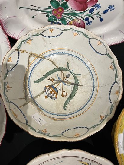 Mannette of ancient and modern earthenware...